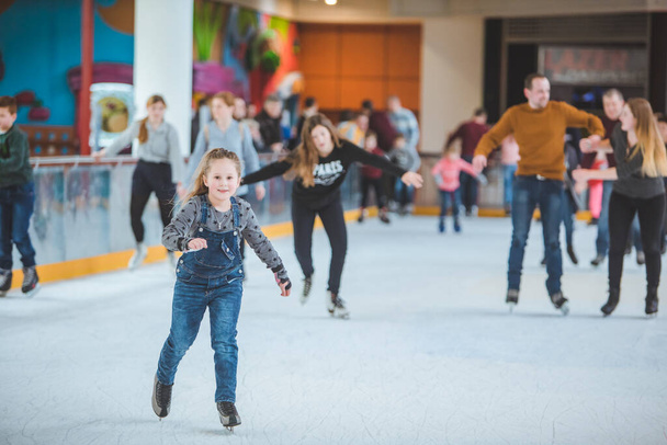LVIV, UKRAINE - February 3, 2019: people skating on ski rink in city mall. weekend leisure - Foto, Imagen