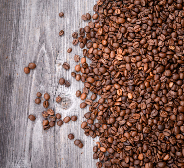 grains de café sur fond en bois - Photo, image
