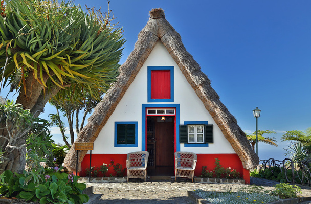 tradiční chata v santana (madeira, Portugalsko) 03 - Fotografie, Obrázek
