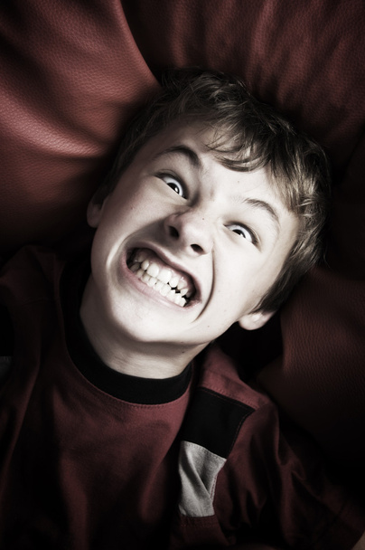 Retrato de niño enojado
 - Foto, Imagen