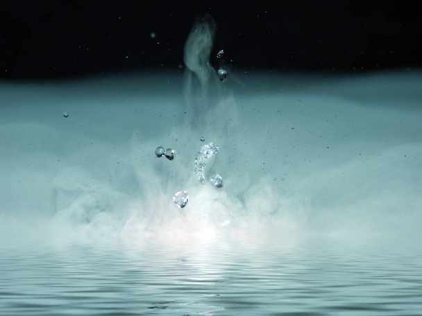 water splash on black background - Foto, afbeelding