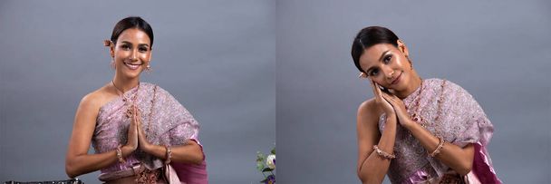 Różowy Lotos Sukienka tajskiego tradycyjnego stroju lub Azji Południowo-Wschodniej złota sukienka w Azji Kobieta z dekoracji usiąść na podłodze w wielu pozach pod oświetleniem Studio szare tło, collage group pack - Zdjęcie, obraz