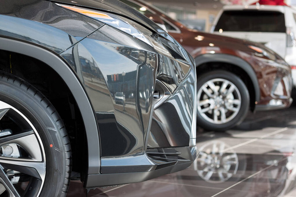 Car auto dealership. New cars at dealer showroom. Prestigious vehicles. Themed blur background with bokeh effect. - Foto, Bild