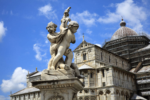 Pisa (Pi), İtalya - 10 Haziran 2017: Piazza dei Miracoli 'deki Katedral, Toskana, İtalya, Avrupa - Fotoğraf, Görsel