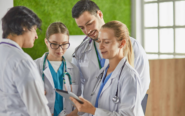 group of medical workers portrait in hospital - Zdjęcie, obraz