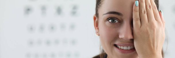 Mulher bonita oftalmologista
 - Foto, Imagem