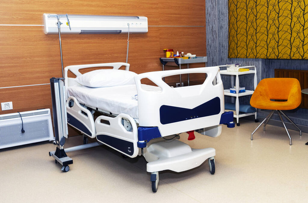 Hospital room with beds and comfortable medical equipped in a modern hospital - Φωτογραφία, εικόνα
