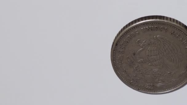 Benito Juarez auf einer alten 50-Pesos-Münze aus Mexiko, 1986. - Filmmaterial, Video