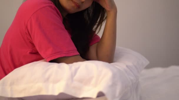 Asian woman in the bed having insomnia  at nighttime - Video, Çekim