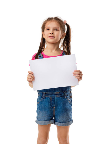 Happy cute child girl holding empty blank - Foto, Imagen