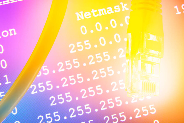 Ethernet kaapeli reititys taulukko värikäs tausta
 - Valokuva, kuva