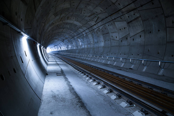Construction d'un tunnel ferroviaire. Tunnel d'Ejpovice. Construction de corridors ferroviaires
 - Photo, image