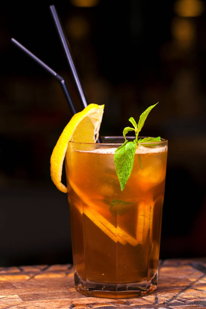 Restaurant dish - alcoholic cocktail in a glass - Valokuva, kuva