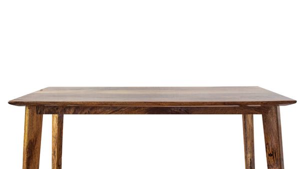 Деревянный коричневый пустой стол на белом фоне
. - Фото, изображение