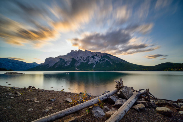 Озеро Минневанка Банф, Альберта Канада туристическое направление
 - Фото, изображение