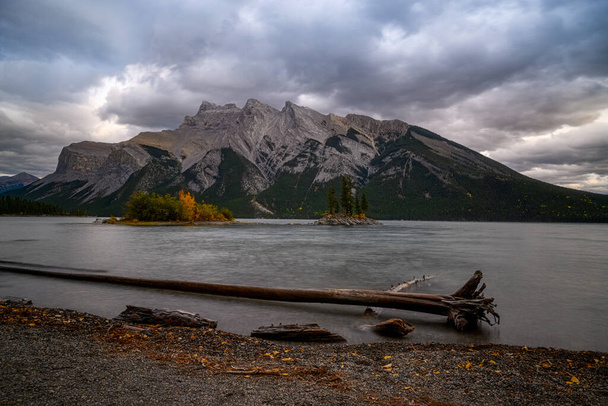 Озеро Минневанка Банф, Альберта Канада туристическое направление
 - Фото, изображение