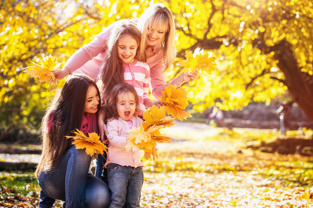 Family in autumn park - Fotoğraf, Görsel
