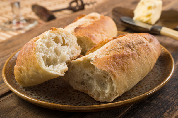 francia kenyér és a vaj - Fotó, kép