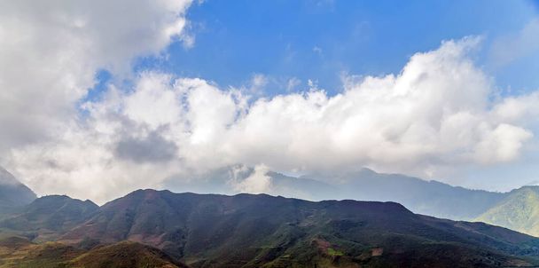 Tausta Vuoret tapetti maisema rock sininen taivas valkoinen pilvet
 - Valokuva, kuva