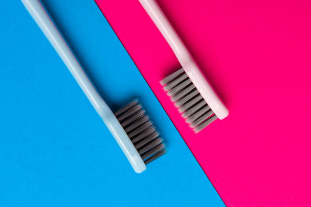 Flat lay composition with manual toothbrushes on color background, close up - Fotó, kép