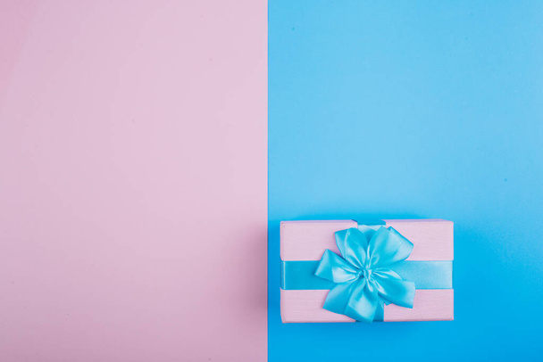 Blue-pink gift on a blue and pink background. - Foto, imagen