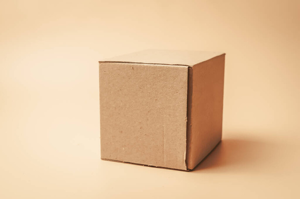 Gift craft box on a beige background, isolate. Copyspace. The concept of sales, discounts, Christmas gifts and shopping. - Φωτογραφία, εικόνα