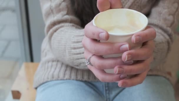 female hands holding paper cup with coffee. girl holds mug, closeup, no face - Footage, Video