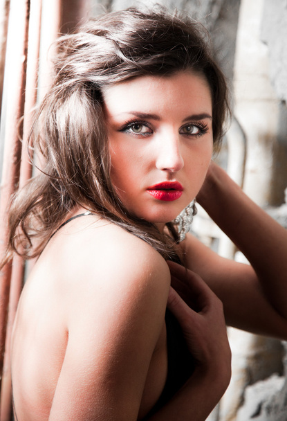 Portrait of nude girl with red lipstick - Fotó, kép