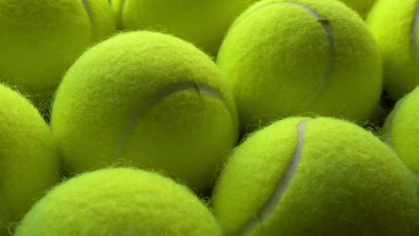 Reihenweise Tennisbälle - Filmmaterial, Video