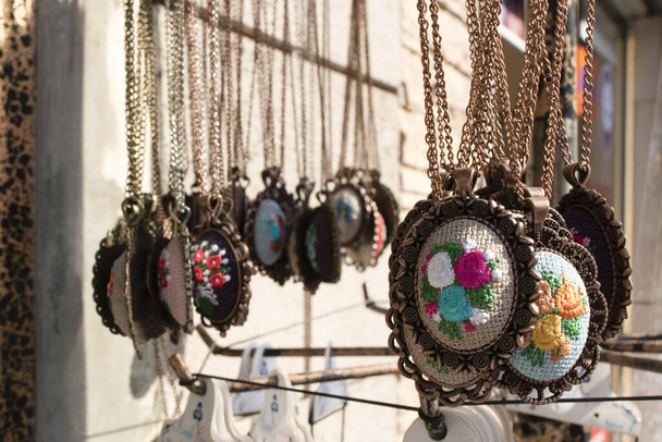 Necklace and bracelet shops in Istanbul's covered bazaar. - Fotó, kép