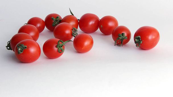 Fresh  red tomatoes cherry in a bowl isolated on white - Foto, Bild