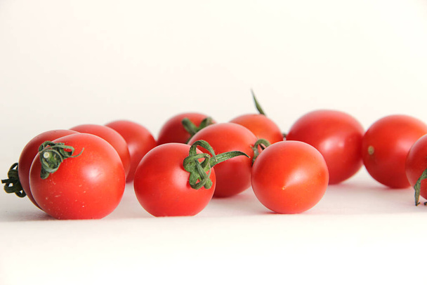 Fresh  red tomatoes cherry in a bowl isolated on white - Foto, imagen
