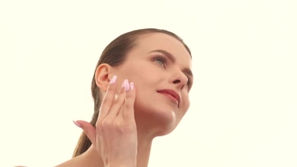 Ομορφιά Γυναικείο πρόσωπο φροντίδα του δέρματος Concept close up - Πλάνα, βίντεο