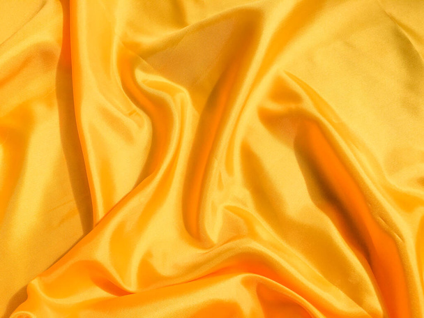 Asgari sarı kumaş dokusu arka planı. pürüzsüz dalgalı ışık ile cpoy boşluk - Fotoğraf, Görsel