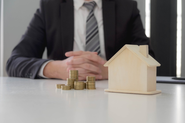 Conclure un contrat d'achat de logements Conclure un prêt immobilier Planification financière pour l'achat de logements
. - Photo, image