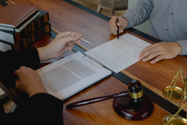 Consulte con un abogado en relación con el contrato legal, contrato de negocios Asesoría legal para varios casos
. - Foto, imagen