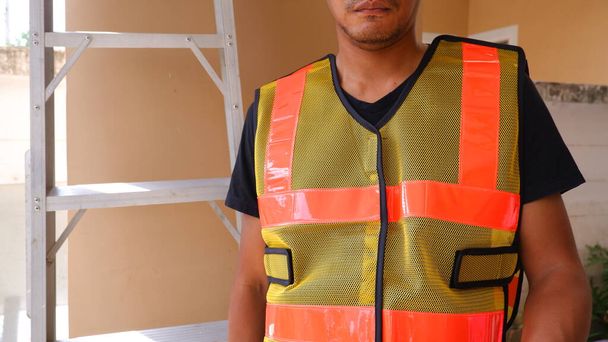 Trabalhador desgaste jaqueta de segurança
 - Foto, Imagem