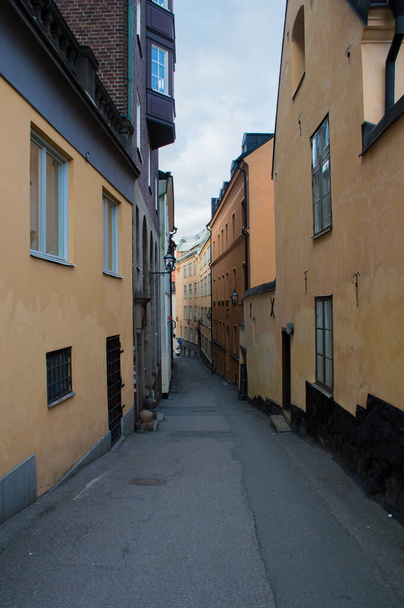 旧ヨーロッパの町にあるカラーハウス  - 写真・画像