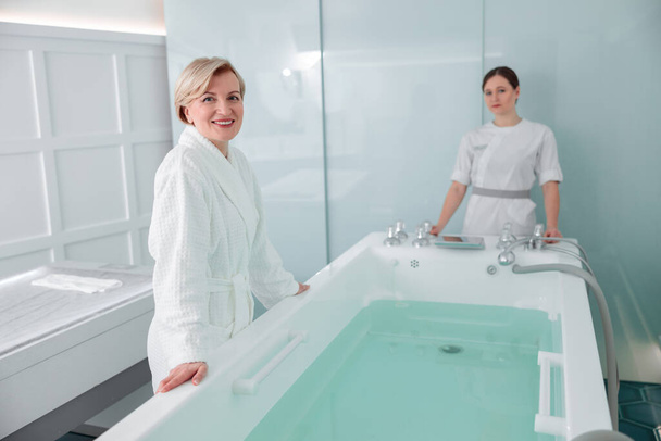 Woman takes care about her skin and doing cosmetology and lazer procedures - Valokuva, kuva