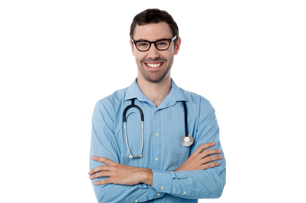 Confiante jovem sorridente médico masculino
 - Foto, Imagem