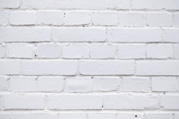 Wall of brick painted with white paint. Close up. - Foto, immagini