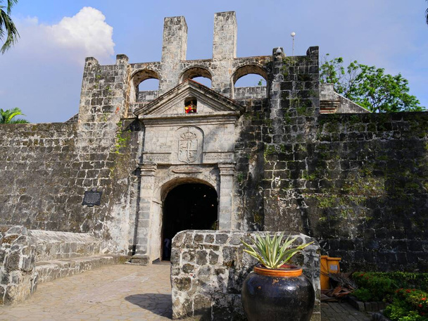 Fasada zabytkowego fortu San Pedro, twierdza wojskowa w Cebu City, Filipiny.  - Zdjęcie, obraz