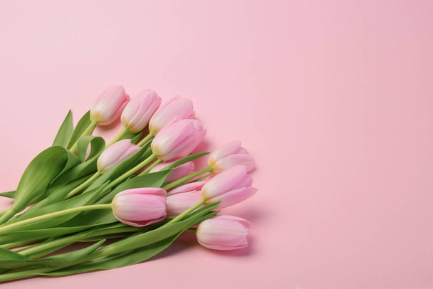 růžové tulipány květiny s kopírovacím prostorem - Fotografie, Obrázek