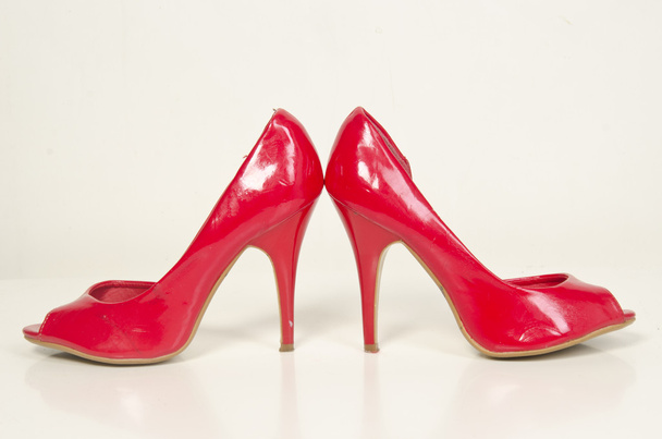 High Heels mit Plateausohle, rotes Lackleder - Foto, Bild