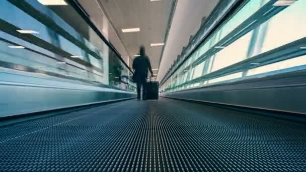 4k-Bewegung verschwimmt Zeitraffer der fahrenden Rolltreppe im Flughafen  - Filmmaterial, Video
