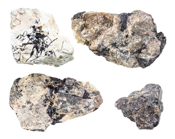 set van verschillende Ilmeniet rotsen geïsoleerd op witte achtergrond - Foto, afbeelding