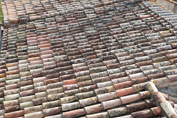 Vista de los tejados de algunas casas algo antiguas
 - Foto, imagen