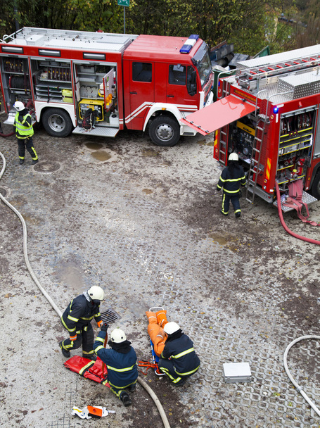 Rescue Team Providing First Aid - Fotoğraf, Görsel