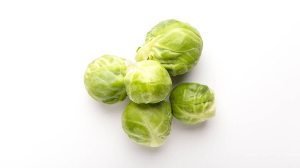 Brussels sprouts laid out in shape of flower - Foto, Bild