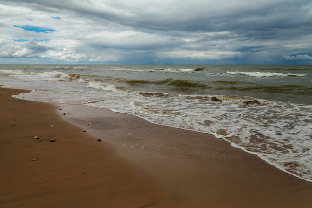 Pohled na přírodní pobřeží Baltského moře. - Fotografie, Obrázek